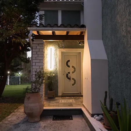 The House Βίλα